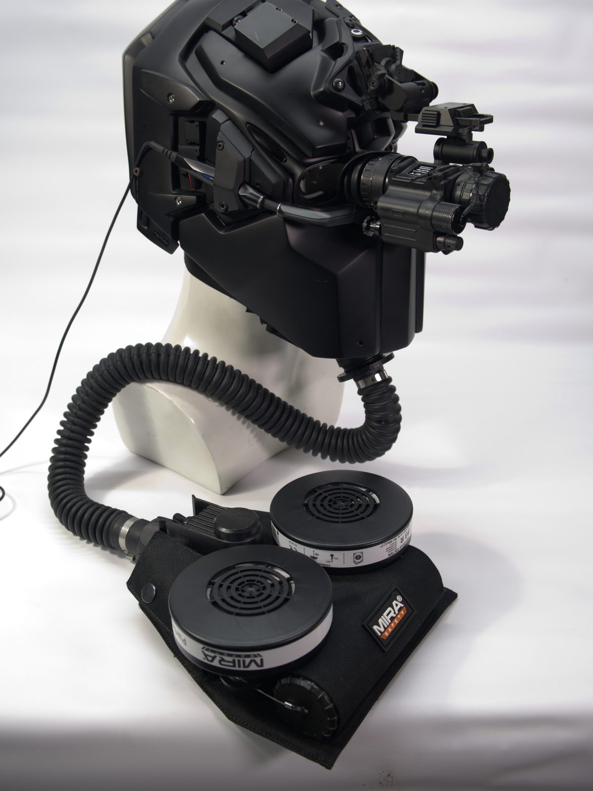 Ronin respirator version, three-quarter, hose-fed